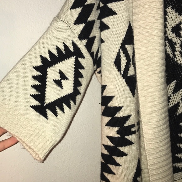Aztec sweater - Picture 2 of 3